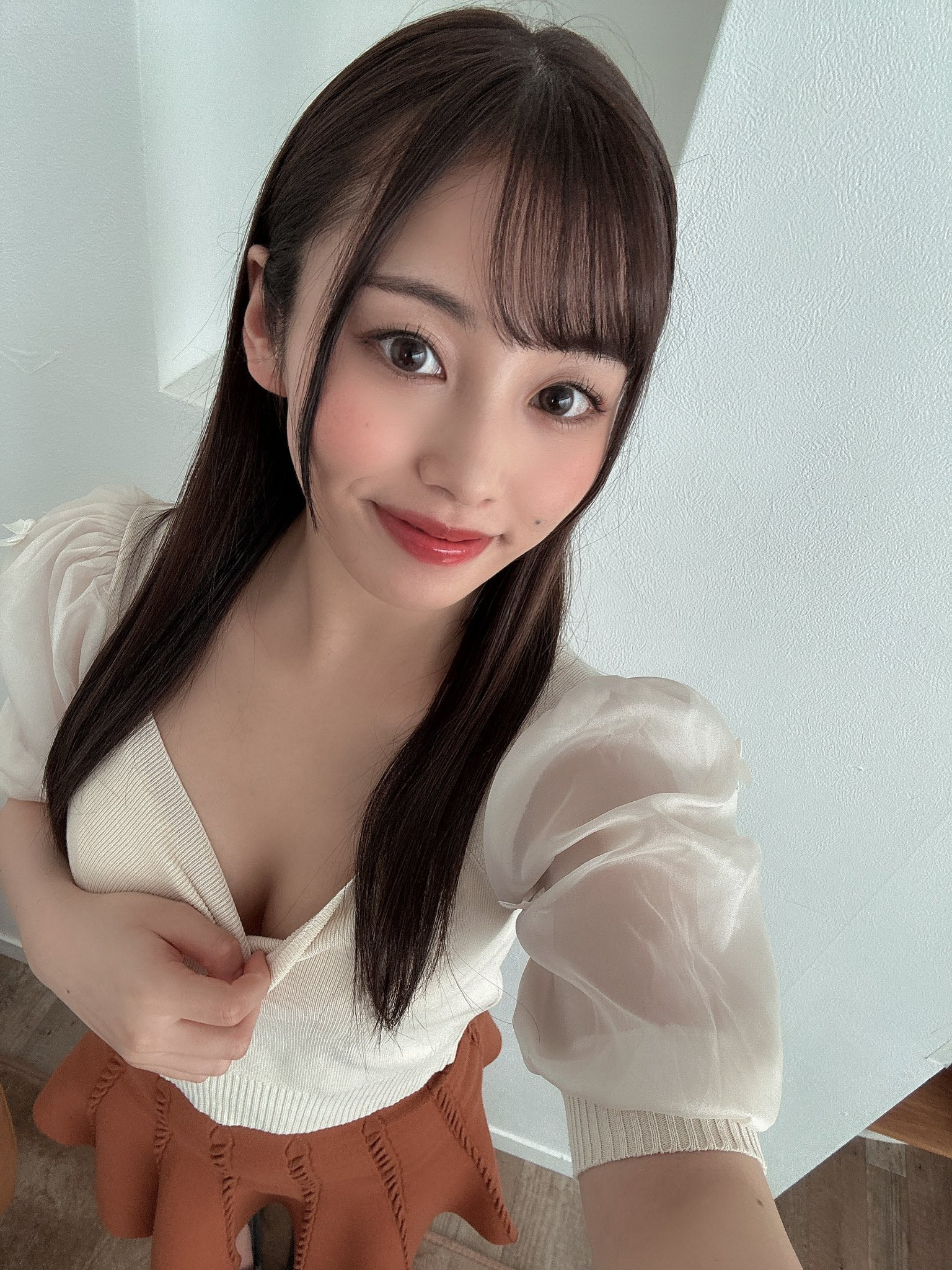 (MIFD-233)因为她太漂亮了又有名、所以片商没有宣传影片！ 番号