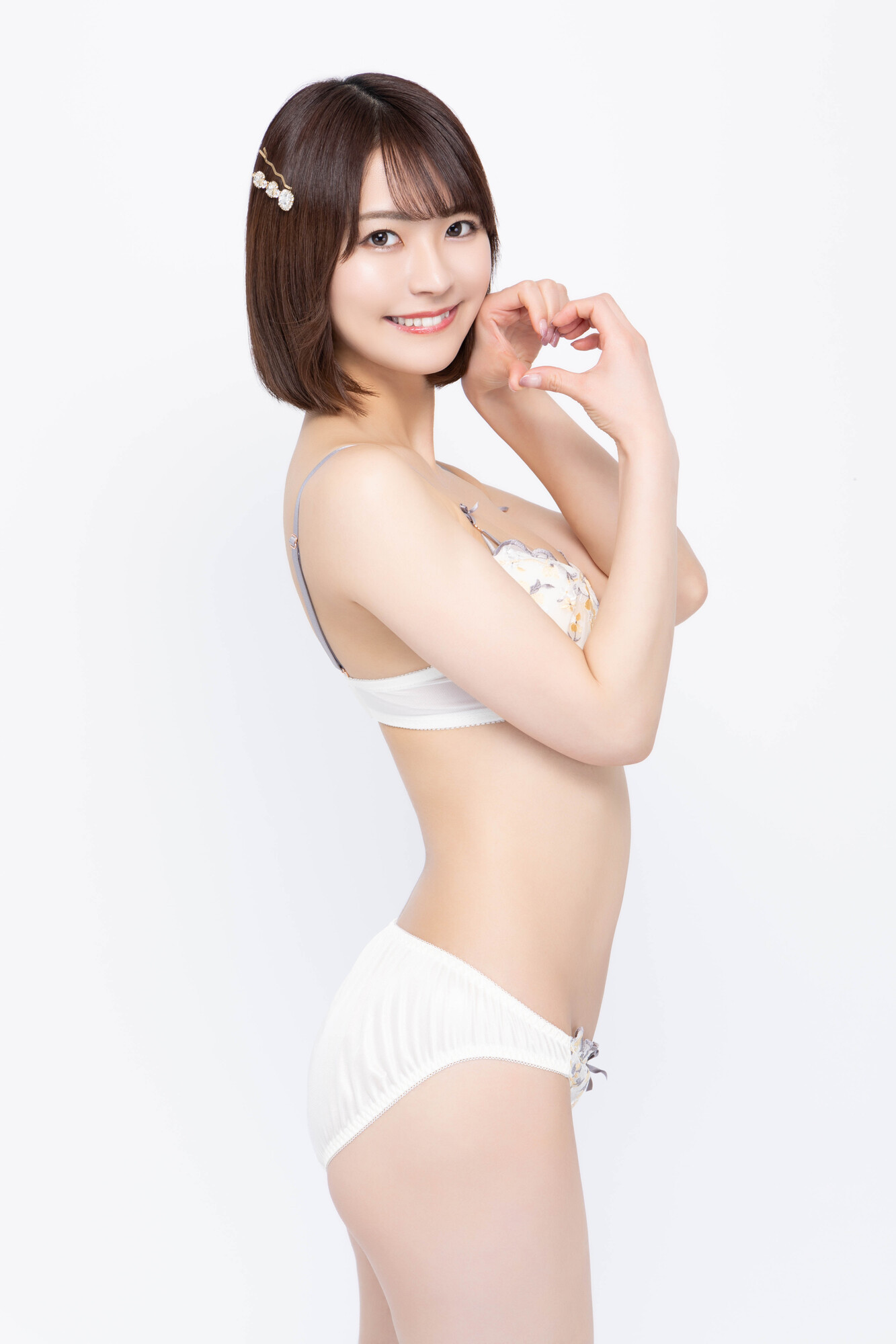 比波多野结衣和上原亜衣更贵！东条なつ(东条夏)的摄影会创天价！ 番号