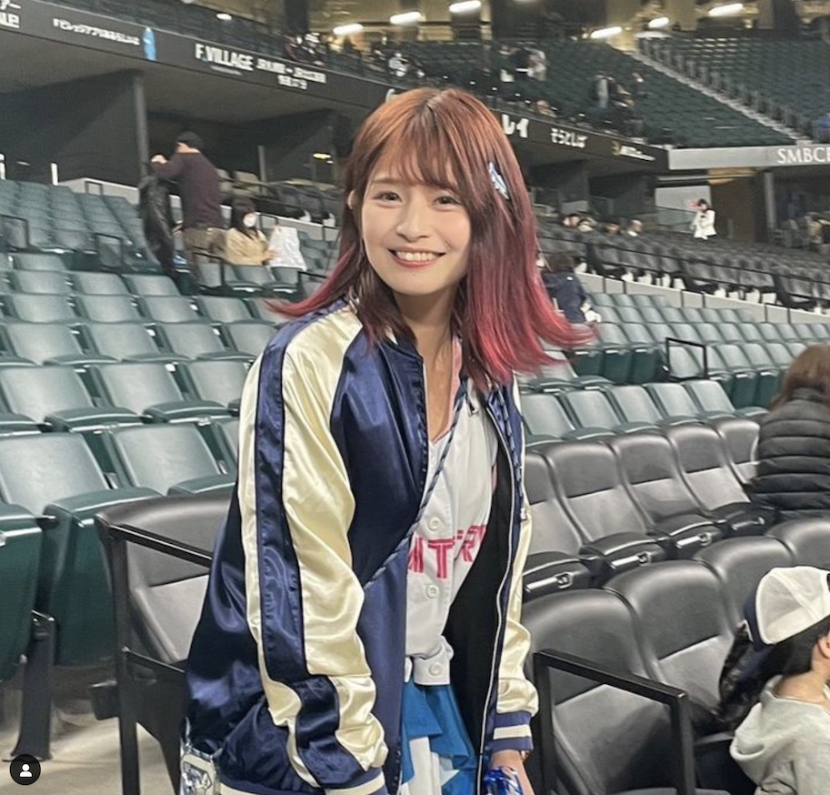 那位被镜头捕捉到看棒球的美女竟是AV女优？ 番号
