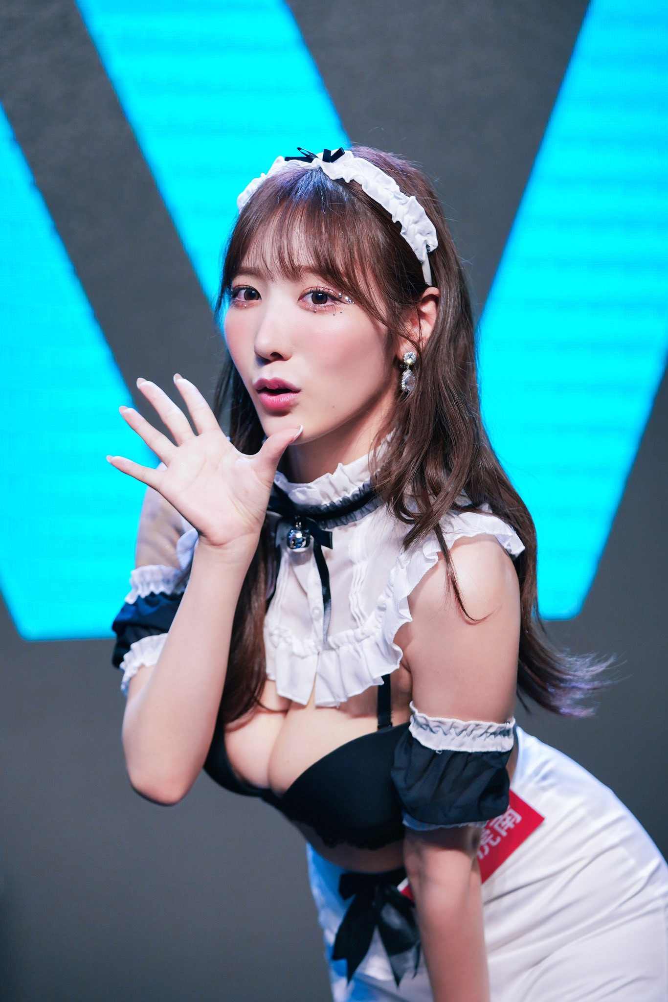 小宵こなん(小宵虎南)的BlackPink星巴克限量杯 番号